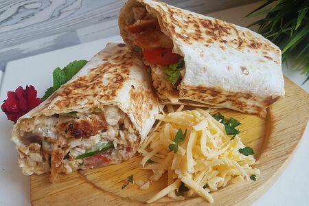 Шаверма с сыром в лаваше