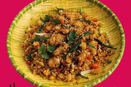 Жареный рис с курицей