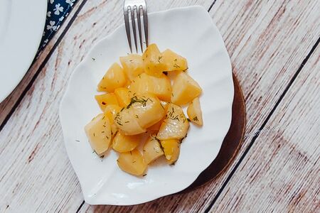 Картофель отварной с укропом