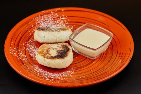 Сырники со сметаной