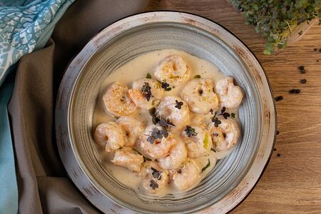 Тигровые креветки в винно-сливочном соусе