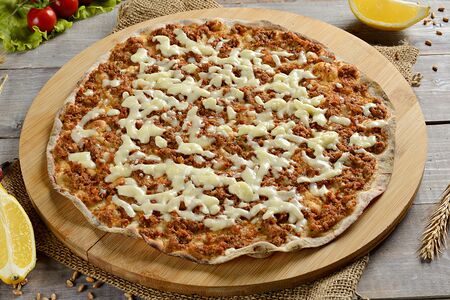 Ламаджо с говядиной и сыром