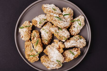 Крылья: сырный снег