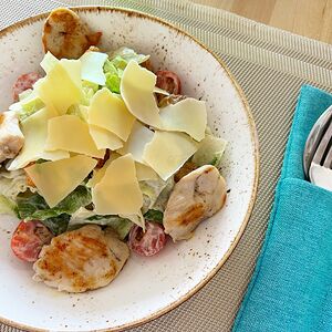 Цезарь с курицей