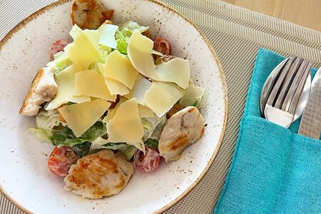 Цезарь с курицей