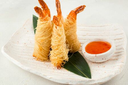 Креветки катаифи