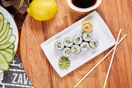 Классик-ролл с огурцом