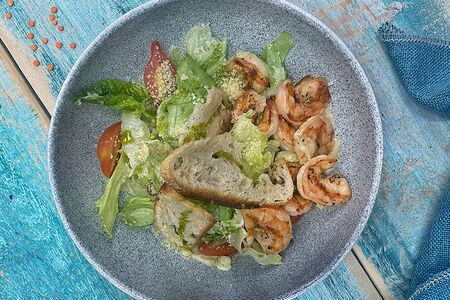 Цезарь с креветками гриль