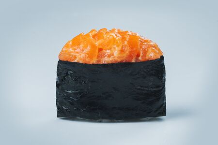 Гункан Лосось спайси