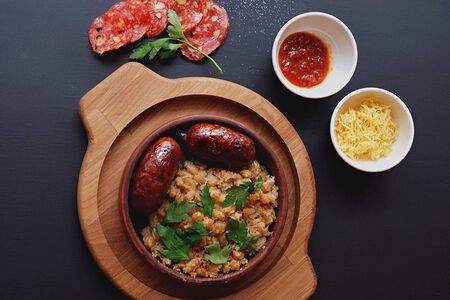 Бутифарра с фасолью и шкварками