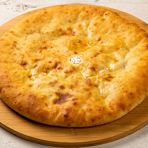 Осетинский пирог с сулугуни и помидорами