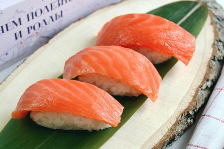 Суши Лосось