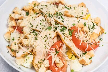 Салат Цезарь с курицей