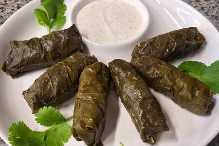 Долма Домашний вкус с соусом
