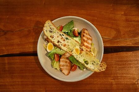 Цезарь от шефа с грудкой цыпленка