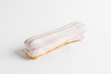 Эклер с творожным кремом