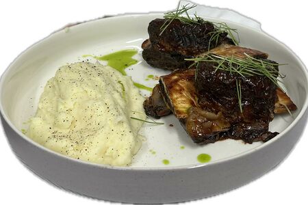 Д Говяжьи ребра барбекю с картофельным пюре