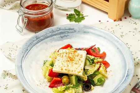 Овощной салат с брынзой