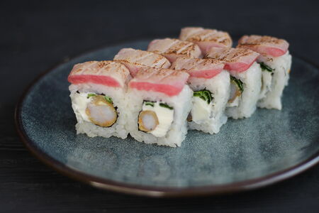 Ролл Опаленный тунец