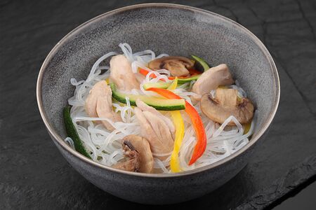 Фунчоза с курицей (халяль)