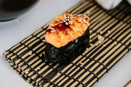 Суши запеченный угорь