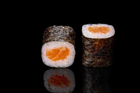 Маки с лососем