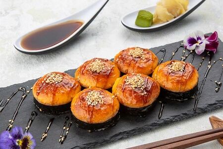 Ролл с угрем запеченный