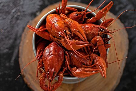 Рак вареный в огуречном рассоле со сметаной