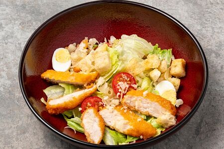 Цезарь с куриными стрипсами