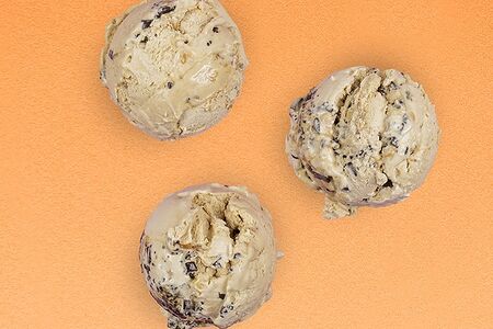 Мороженое Крем-брюле с арахисом и карамелью