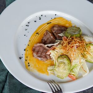 Салат с уткой и овощами 