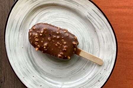 Бисквитное эскимо Орех-карамель