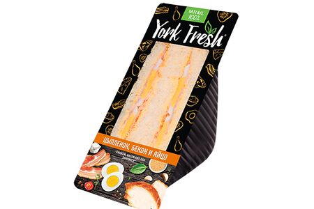 Сэндвич с цыпленком, беконом и яйцом