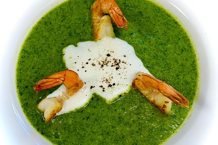 Крем-суп с брокколи и креветками