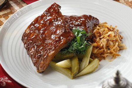 Томленые свиные ребра