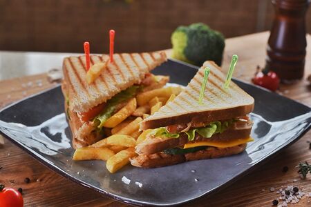 Клаб-сэндвич с ветчиной