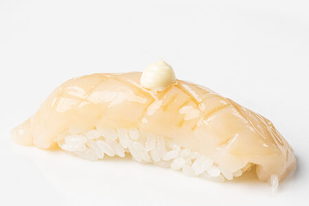 Суши с гребешком и трюфельным айоли