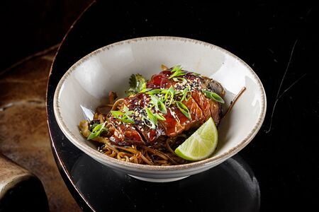 Гречневая лапша с цыплёнком и соусом терияки