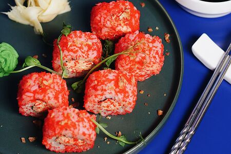 Ролл с камчатским крабом