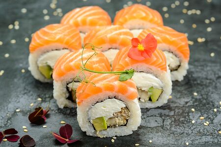 Филадельфия с угрем, сыром, авокадо