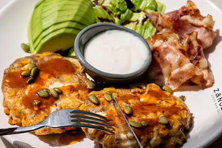 Чили-панкейки с беконом