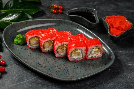 Ролл креветка темпура с такуаном