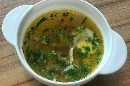Бульон куриный с яйцом и зеленью