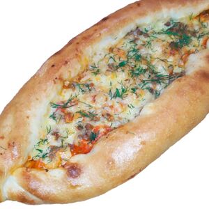 Пиде с фаршем и халапеньо