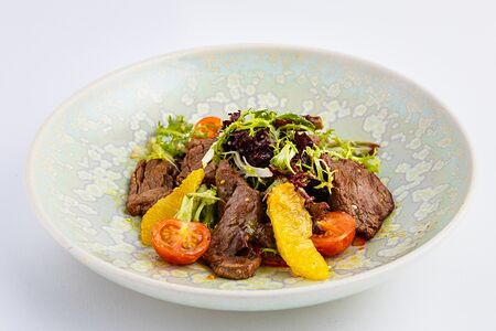 Салат теплый с телятиной