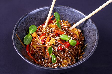 Вок с курицей