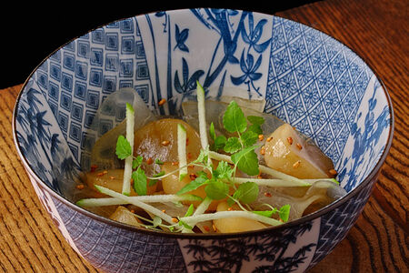 Гребешок с дыней и цитрусовым понзу