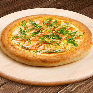 Пицца с лососем и ореховым соусом 22 см на классическом тесте
