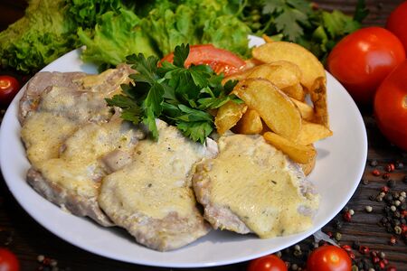 Медальоны из свинины