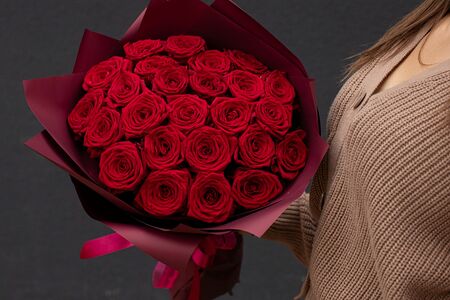 Букет цветов из 25 роз Ред Наоми